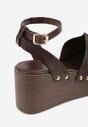 Ciemnobrązowe Sandały na Platformie i Koturnie z Nitami po Bokach Zaehesh