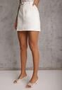 Biała Spódnica z Bawełną o Dopasowanym Kroju z Paskiem i Podszewką-Szortami Vitia