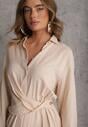 Beżowa Koszulowa Sukienka z Wiskozy z Asymetrycznym Drapowaniem i Guzikiem Hetasa