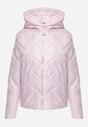 Różowa Pikowana Kurtka z Nieodpinanym Kapturem z Ozdobną Naszywką Chloreris