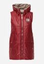 Czerwona Długa Kamizelka Pikowana z Nieodpinanym Kapturem Ozdobiona Naszywką Kasseda