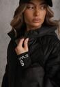 Czarna Pikowana Kurtka Puffer z Kapturem Ozdobiona Napisami Orellana