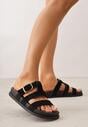 Czarne Klapki Ozdobione Geometrycznymi Paskami i Metaliczną Klamrą Hossei