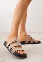 Ciemnobeżowe Klapki Ozdobione Geometrycznymi Paskami i Metaliczną Klamrą Hossei