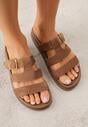 Jasnobrązowe Klapki Ozdobione Geometrycznymi Paskami i Metaliczną Klamrą Hossei