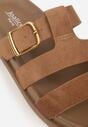 Jasnobrązowe Klapki Ozdobione Geometrycznymi Paskami i Metaliczną Klamrą Hossei