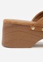 Jasnobrązowe Klapki Drewniaki o Fasonie Loafersów z Ozdobnymi Nitami Sargita