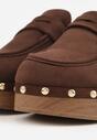 Brązowe Klapki Drewniaki o Fasonie Loafersów z Ozdobnymi Nitami Sargita