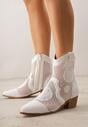 Białe Botki Kowbojki na Stożku z Ażurową Cholewką z Haftem Isarna