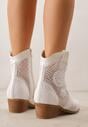 Białe Botki Kowbojki na Stożku z Ażurową Cholewką z Haftem Isarna