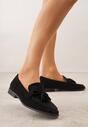 Czarne Mokasyny z Imitacji Zamszu z Aplikacją w Kształcie Kokardy z Frędzlami Edea