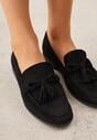 Czarne Mokasyny z Imitacji Zamszu z Aplikacją w Kształcie Kokardy z Frędzlami Edea
