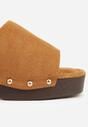 Jasnobrązowe Klapki w Stylu Drewniaków z Nitami na Klockowym Obcasie Junikofa