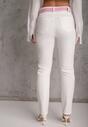 Białe Jeansy Mom Fit z Wiskozą i BawełnąOzdobione Paskiem i Chustą Hetilaine