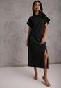 Czarna Rozkloszowana Sukienka Zdobiona Drapowaniem w Talii i Rozcięciem Uziola