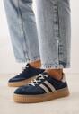 Granatowe Sneakersy Typu Tenisówki z Zamszu Naturalnego Ozdobione Paskami Tarinella