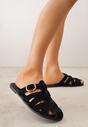 Czarne Klapki Gladiatorki z Ozdobną Sprzączką Lusanatia