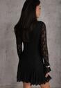 Czarna Sukienka z Koronki Ozdobiona Rozkloszowanymi Rękawami Cinalata