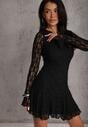 Czarna Sukienka z Koronki Ozdobiona Rozkloszowanymi Rękawami Cinalata