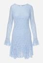 Niebieska Sukienka z Koronki Ozdobiona Rozkloszowanymi Rękawami Cinalata
