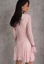 Różowa Sukienka z Koronki Ozdobiona Rozkloszowanymi Rękawami Cinalata