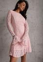 Różowa Sukienka z Koronki Ozdobiona Rozkloszowanymi Rękawami Cinalata