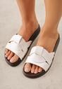 Białe Klapki z Przekładanymi Paskami i Ozdobnymi Nitami Talysha