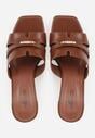 Brązowe Klapki na Słupku z Kwadratowym Noskiem i Ozdobnymi Wycięciami Daerika