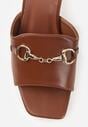 Brązowe Klapki na Słupku z Kwadratowym Noskiem i Elegancką Klamerką Genissa