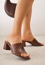 Brązowe Ażurowe Klapki na Słupkowym Obcasie z Kwadratowym Noskiem Lumetia