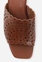 Brązowe Ażurowe Klapki na Słupkowym Obcasie z Kwadratowym Noskiem Lumetia
