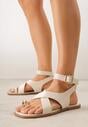 Beżowe Sandały z Paskiem na Palec z Metaliczną Aplikacją i Klamerką Ailintra