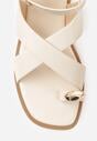 Beżowe Sandały z Paskiem na Palec z Metaliczną Aplikacją i Klamerką Ailintra