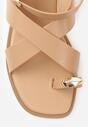Ciemnobeżowe Sandały z Paskiem na Palec z Metaliczną Aplikacją i Klamerką Ailintra