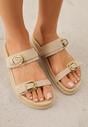 Beżowe Klapki Ozdobione Metalicznymi Klamrami Zelivra