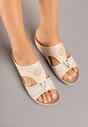 Beżowe Klapki na Koturnie Vices Ozdobione Metaliczną Aplikacją Linalisa