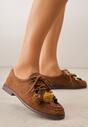Brązowe Mokasyny VICES ze Skórzaną Wkładką i Pomponami Loraerin