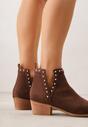 Brązowe Botki Vices na Słupku z Ażurową Cholewką Nitami i Wycięciem Borfedi