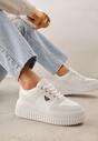 Białe Chunky Sneakersy z Trójkątną Aplikacją VICES na Platformie Cezaline
