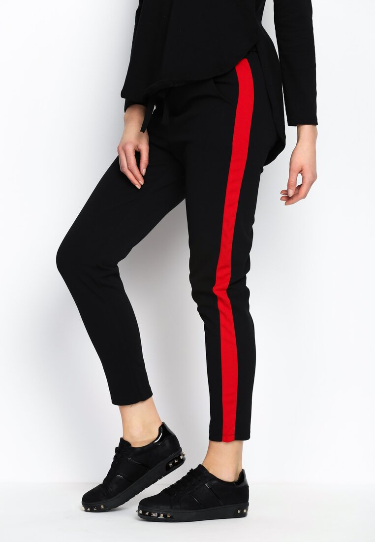 Czarno-Czerwone Spodnie Behind Colors