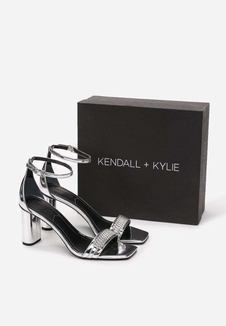 Srebrne Sandały Kendall + Kylie Glamourous