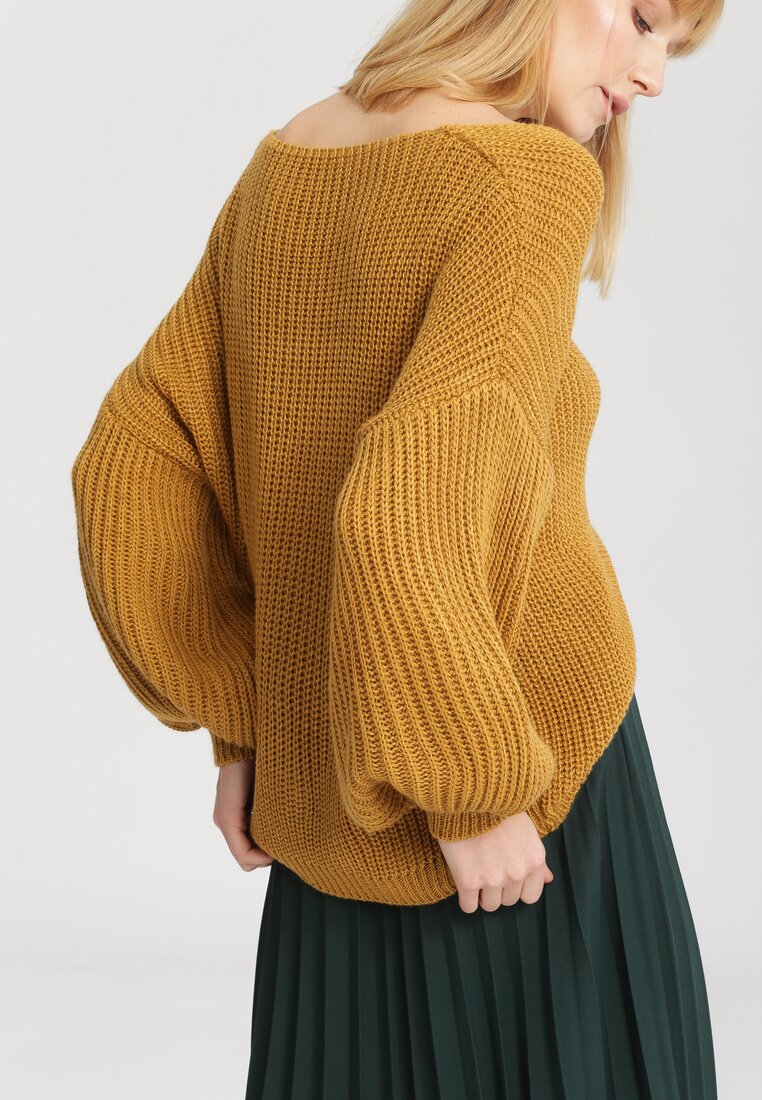 Żółty Sweter Below