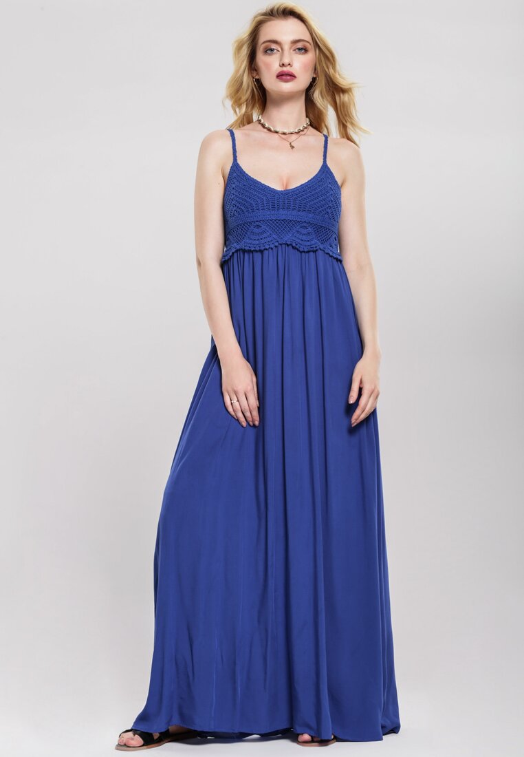 Niebieska Sukienka Sufficiently