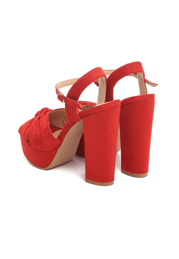 Czerwone Sandały Poses