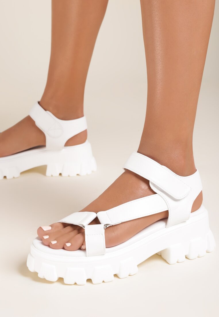 Białe Sandały Alexassa