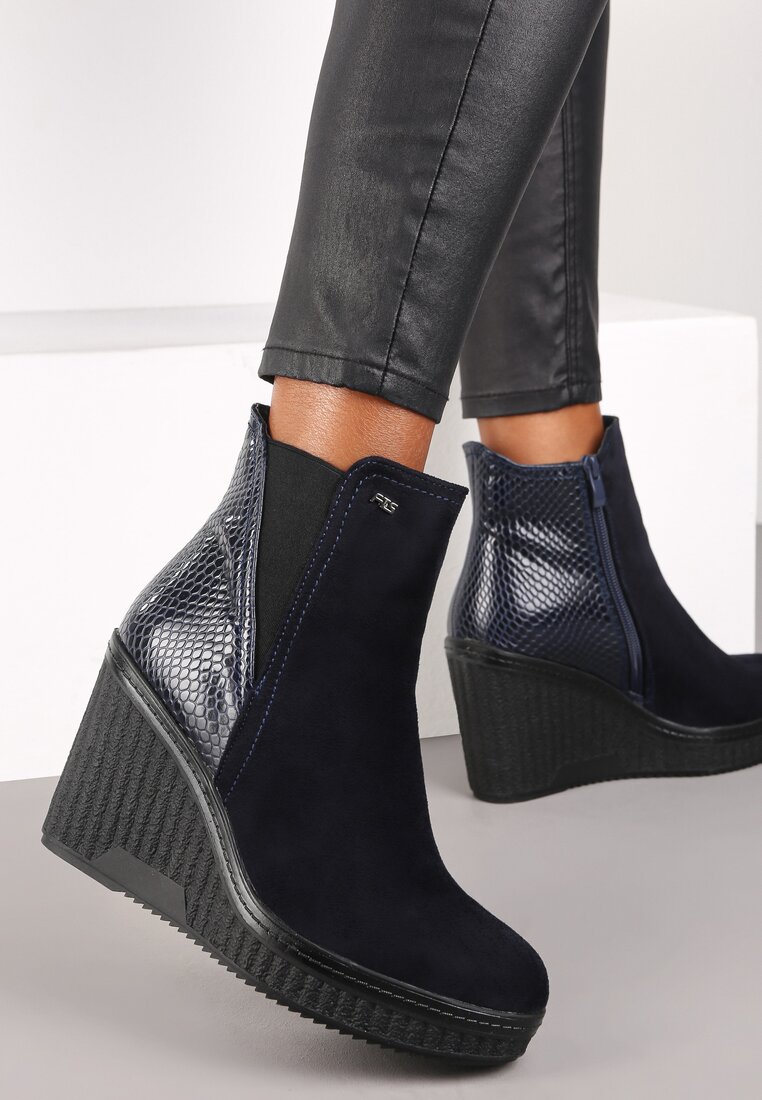 Czarno-Granatowe Botki na Koturnie Boesen