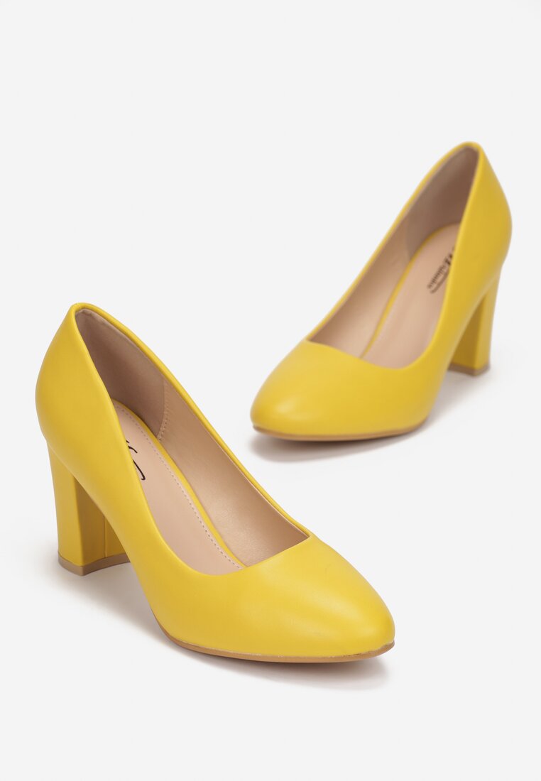 Żółte Czółenka na Słupku Sophamna