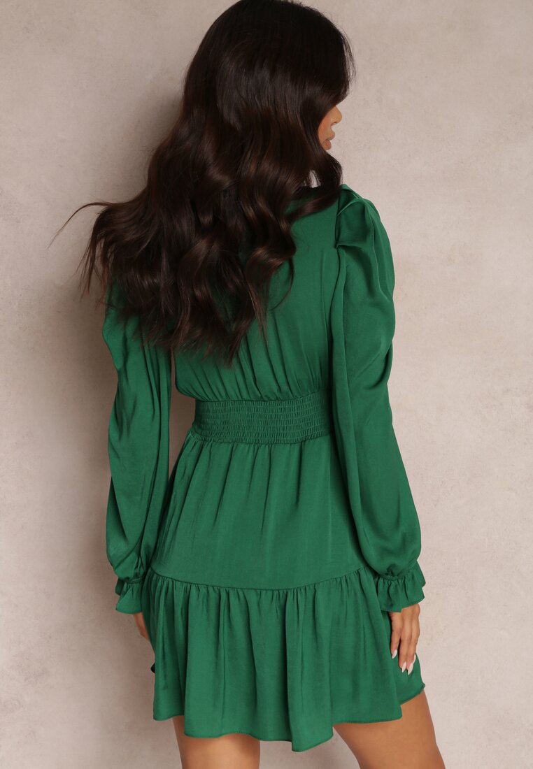 Zielona Sukienka Taliowana z Falbanami Casserona