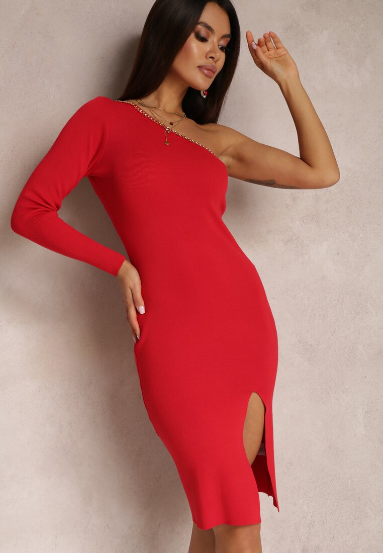 Czerwona Sukienka Asymetryczna z Łańcuszkiem przy Dekolcie Nicy