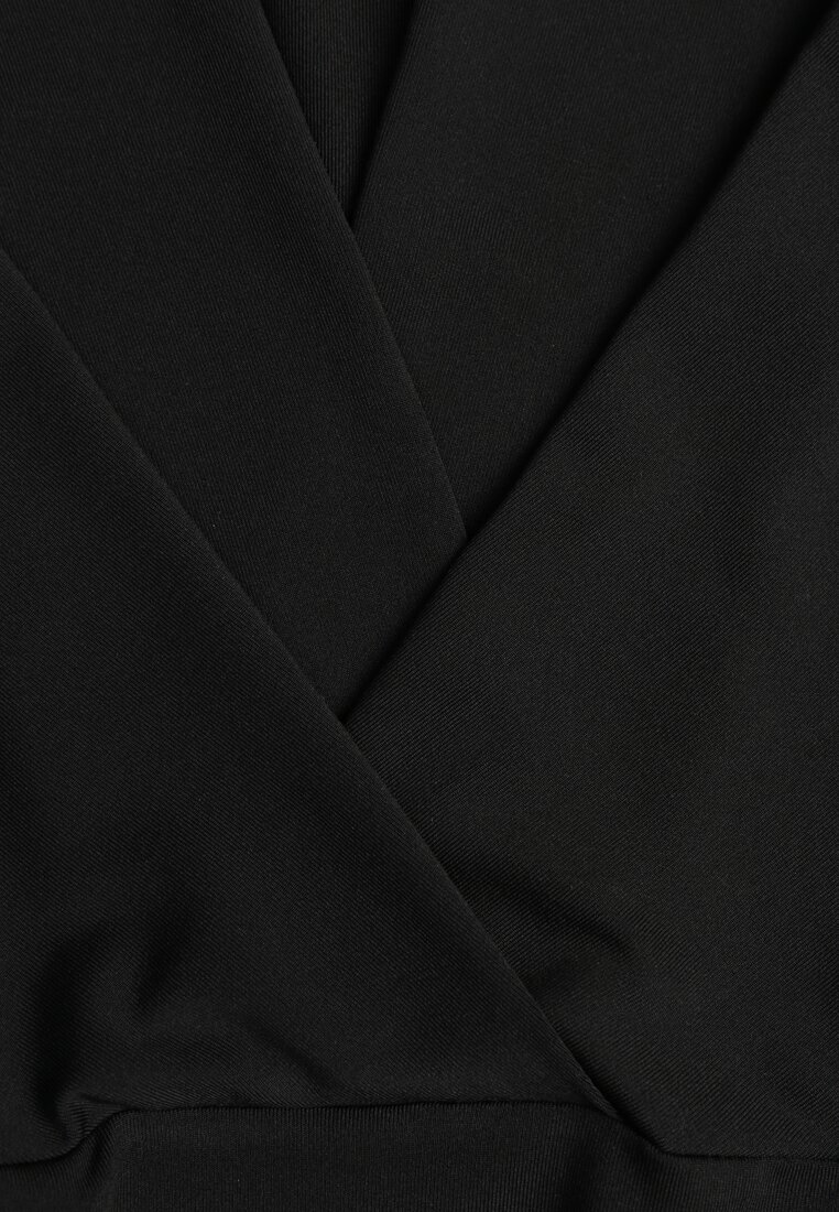 Salopetă neagră cu decolteu în V Ivemie